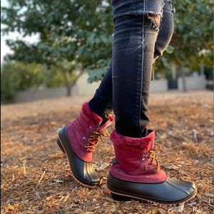 Wine lace up winter duck boots.